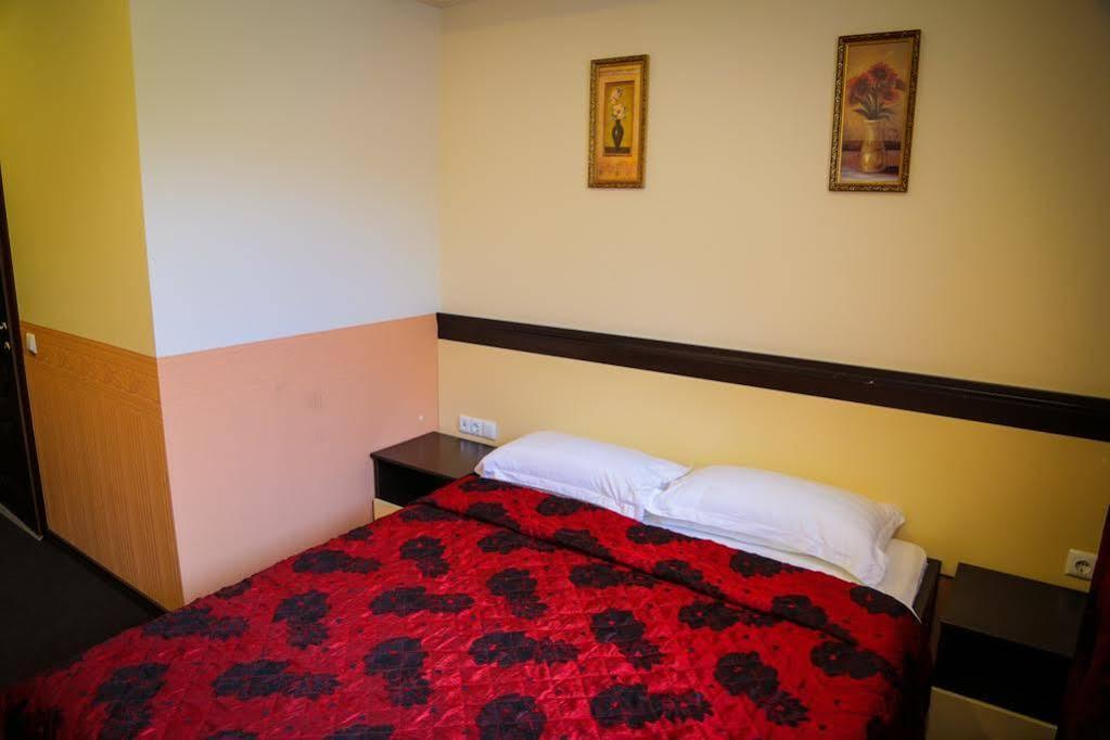 Mildom Express Hotell Alma-Ata Exteriör bild