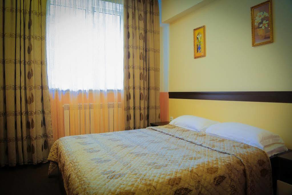Mildom Express Hotell Alma-Ata Exteriör bild