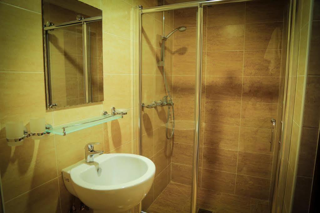 Mildom Express Hotell Alma-Ata Exteriör bild